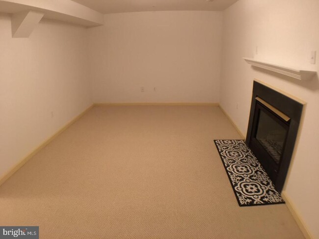 Building Photo - 2235 Village Square Rd