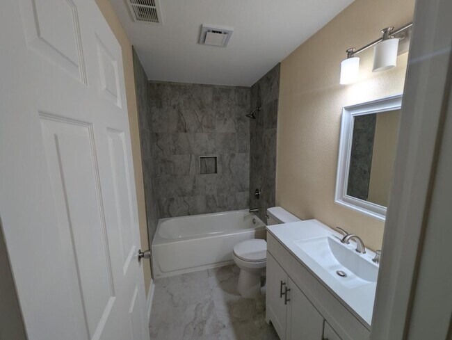 Building Photo - 14504 Waddesdon Bluff