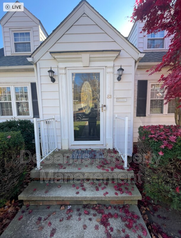 Building Photo - 811 California Ave