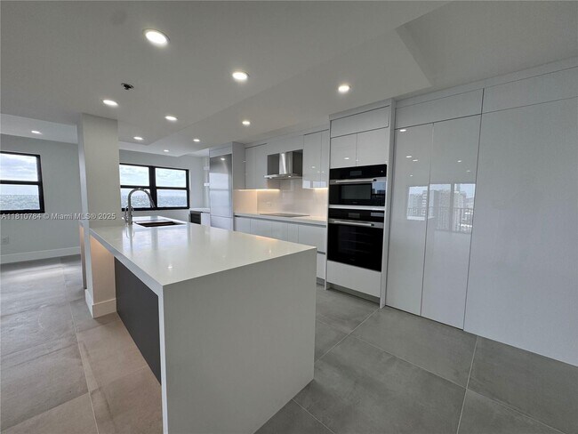 Building Photo - 1201 S Ocean Dr