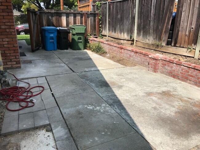 Building Photo - NEWHALL 2724-26