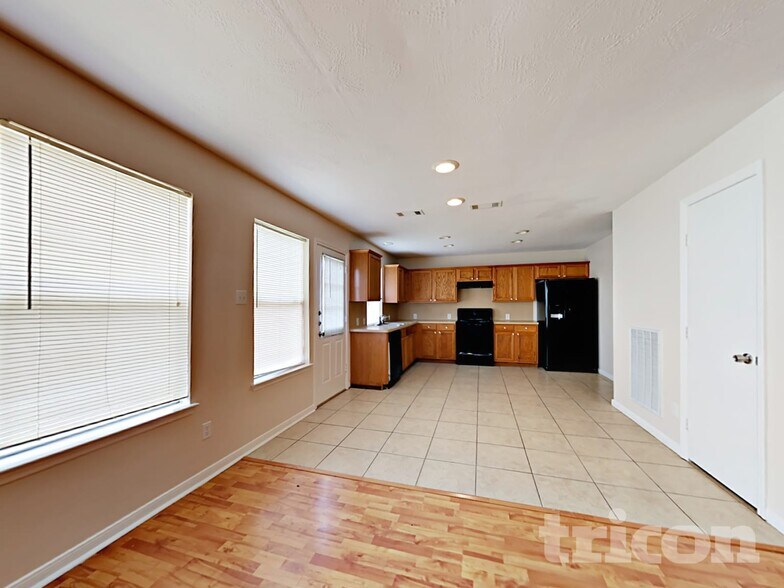 Building Photo - 6214 Majesty Ln