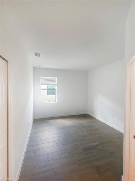 Building Photo - 19421 Hinkley Dr