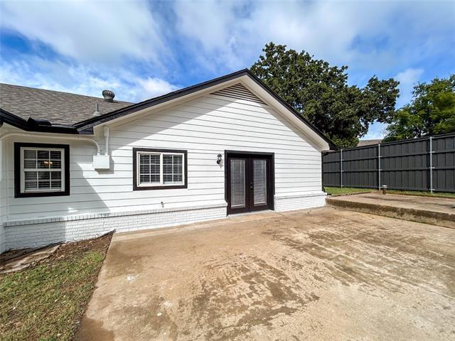 Building Photo - 300 Sanders Rd
