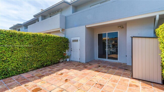 Building Photo - 3827 NE 166th St