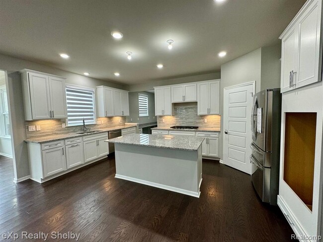 Building Photo - 49477 Hummel Dr