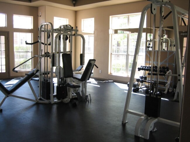 Building Photo - Single story, gated, 3bed, 2bath, 2car garage, Club house, Community Pool, Spa, Fitness room, CCRs