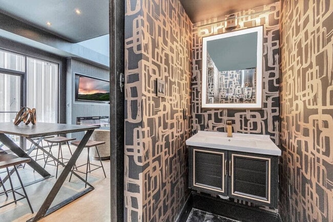 Building Photo - 2703 Blodgett St