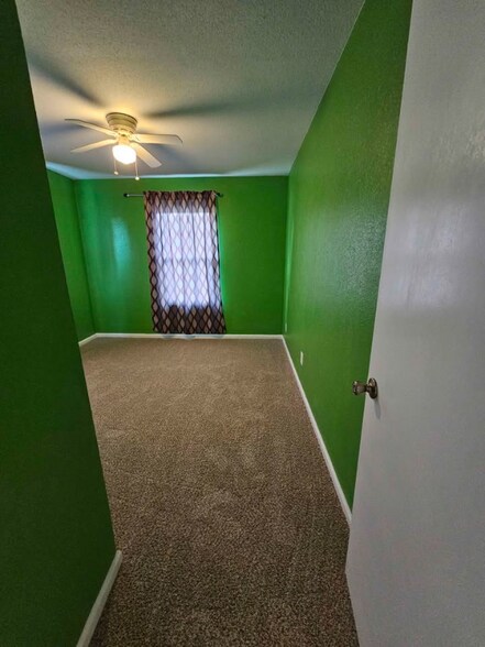 Building Photo - 9810 Thorn St