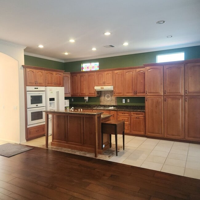 Building Photo - Single Level House in Carlsbad, 4 bed 2.5 bath, 3 car garage on a Cul de sac