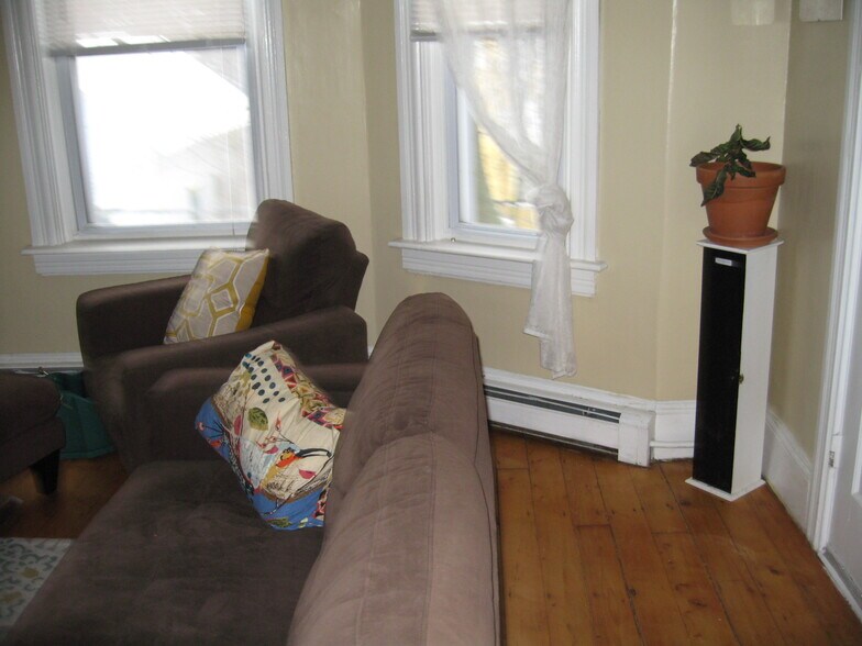 Building Photo - 195 Lippitt St