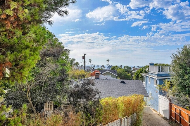 Building Photo - 204 S Guadalupe Ave