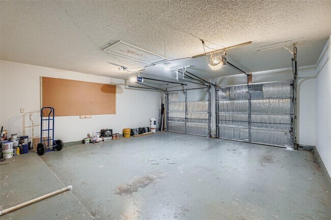 Building Photo - 9802 Briar Ridge Dr