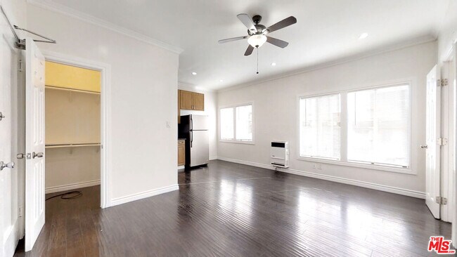 Building Photo - 334 Heliotrope Dr