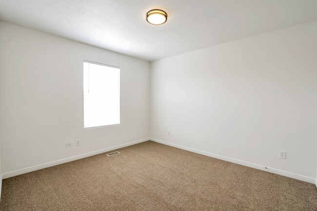 Building Photo - Newly Updated Pet Friendly 3 Bed - 2 Bath Home in Clinton - Fully Fenced Yard - Available NOW!