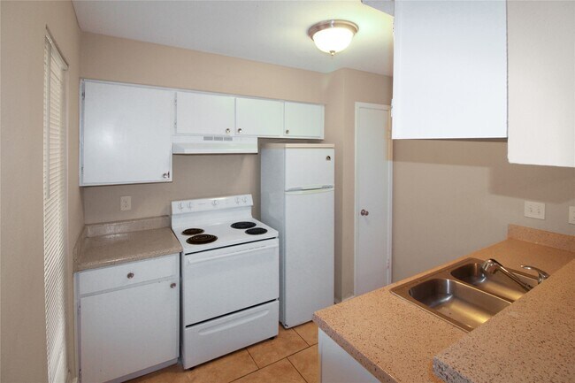 Building Photo - 16303 Lyons School Rd