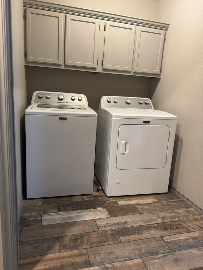 Building Photo - Charming 3 Bed / 2 Bath Home in Coweta – Spacious Lot + Creek Access!