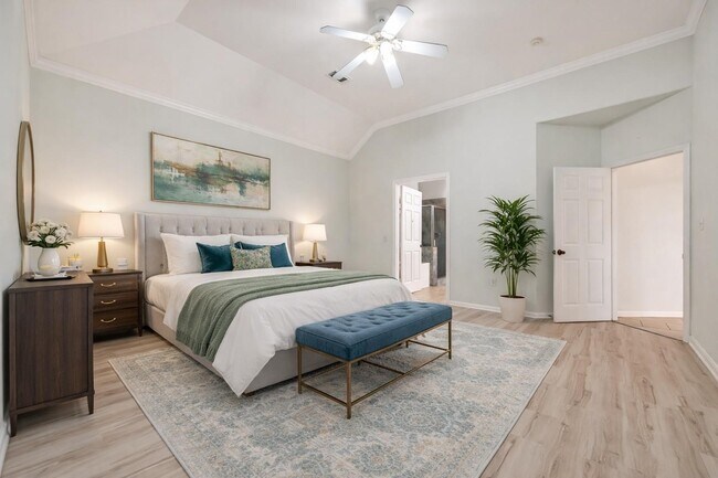 Building Photo - 14914 W Bend Dr