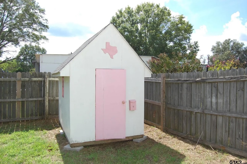 Building Photo - 16215 Carole Dr