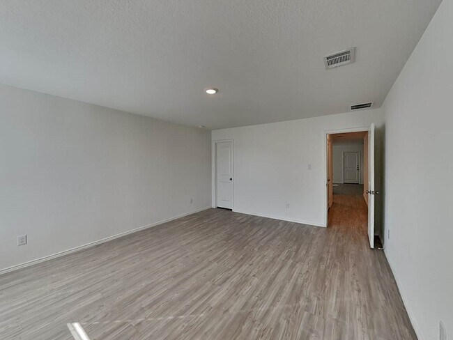 Building Photo - 5933 Antonio Pl