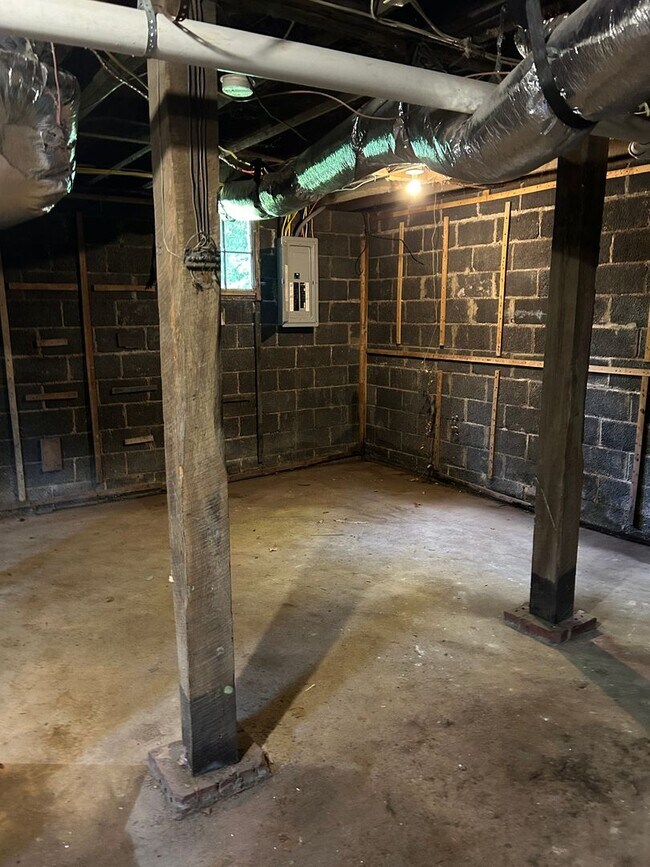 Building Photo - 2512 Stokes Ave