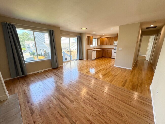 Building Photo - Spacious rambler 2 beds plus den