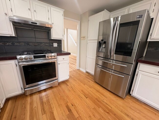 Building Photo - Bright and Spacious Newcastle Home -Open House Saturday the 27th 4:00-5:00