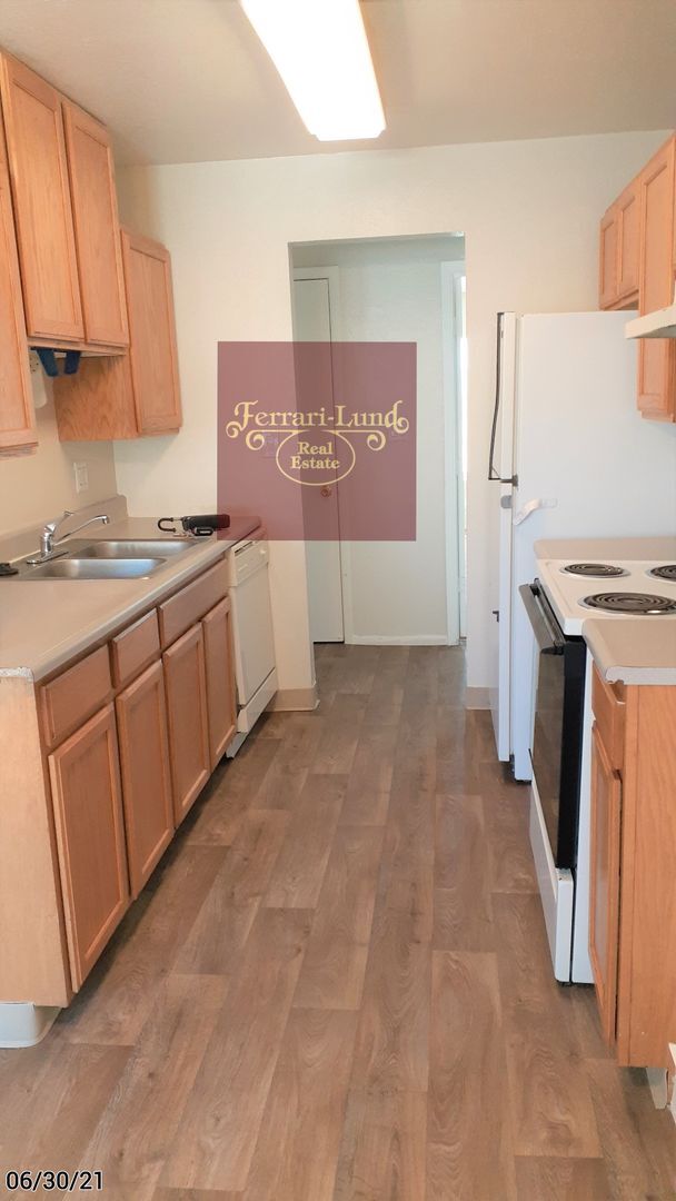 Building Photo - MOVE IN SPECIAL $500 off- Condo Near UNR, ...