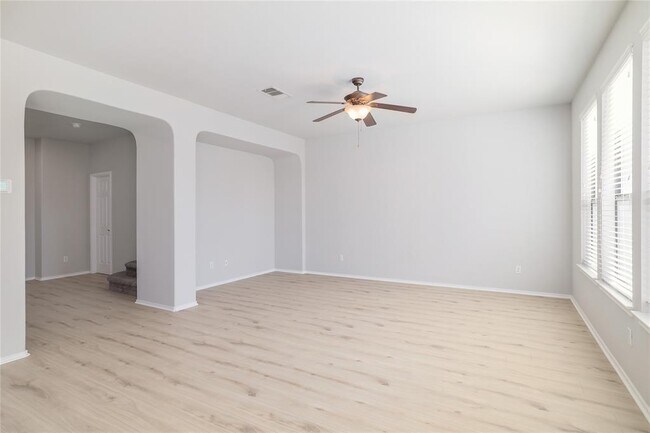 Building Photo - 315 Settlers Home Dr