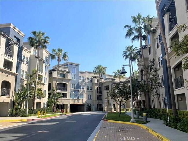 Building Photo - 1210 SCHOLARSHIP-