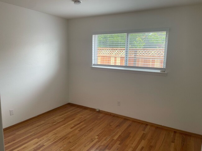 Building Photo - SAN JOSE - Well Maintained 3/2 In A Quiet ...