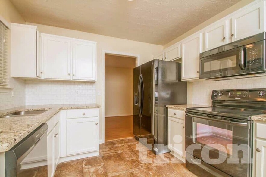 Building Photo - 3212 W Yorkshire Ct