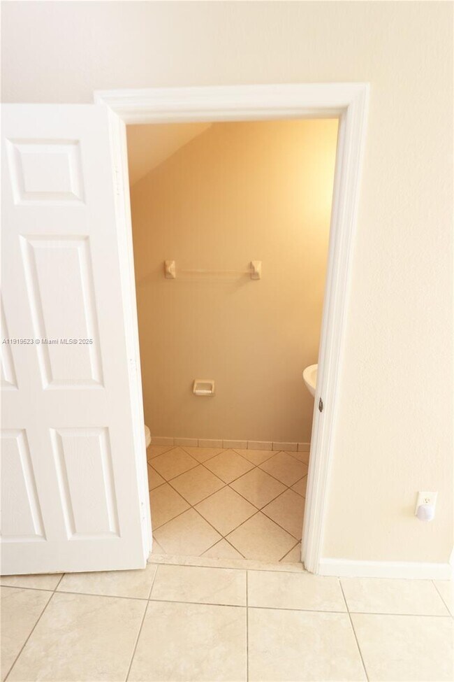 Building Photo - 230 SE 29th Ave