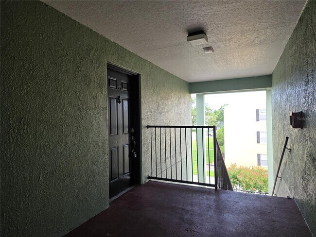 Building Photo - 2031 Dixie Belle Dr