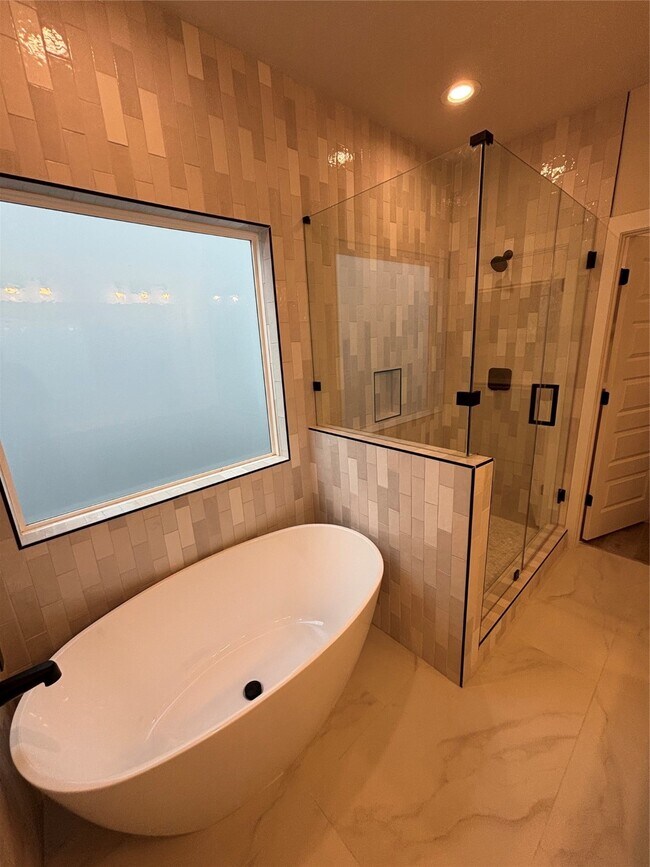 Building Photo - 108 E 44th St