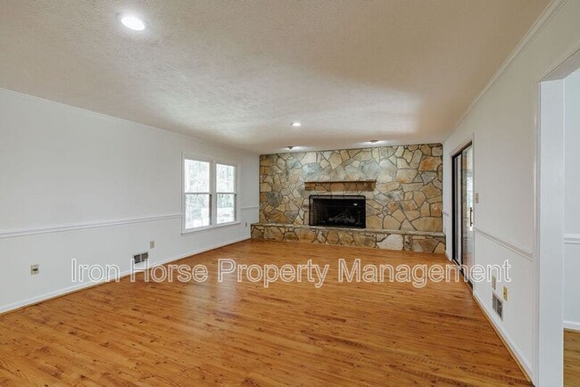 Building Photo - 1060 Windbrooke Ct