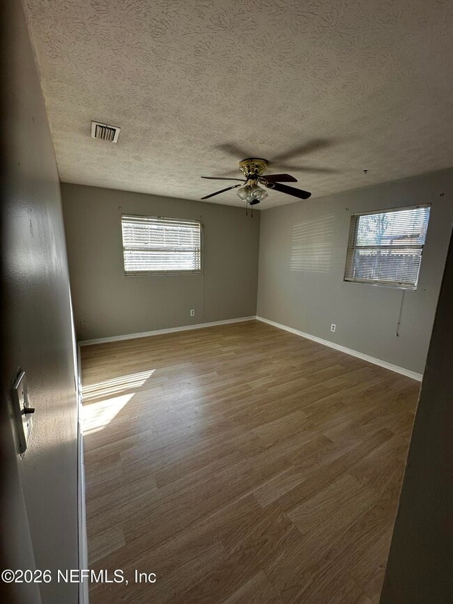 Building Photo - 577 Clermont Ave S