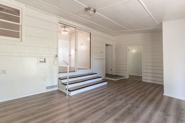 Building Photo - RENT TO OWN – Warr Acres!