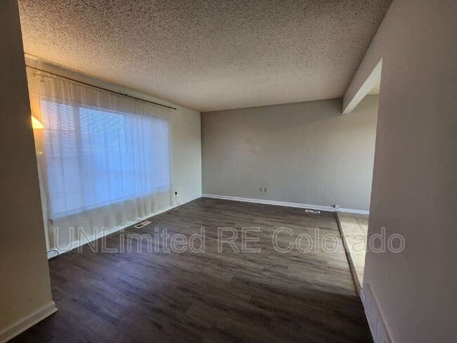 Building Photo - 986 Croke Dr