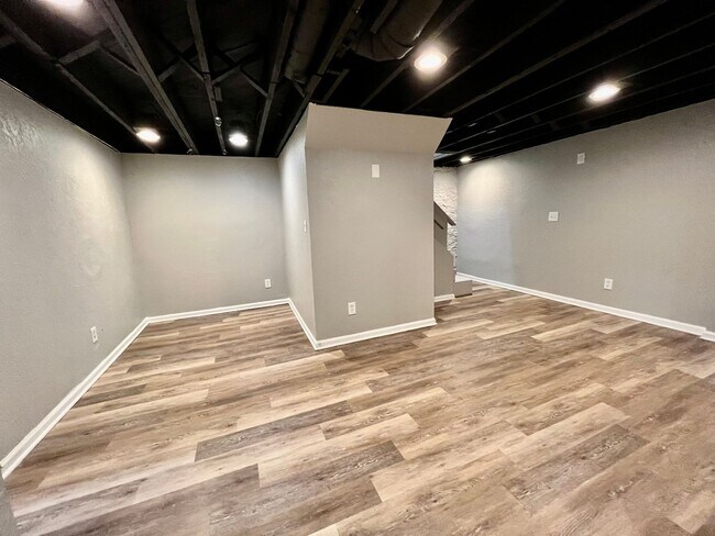 Building Photo - Comfortable 1 bedroom condo unit in KCMO!