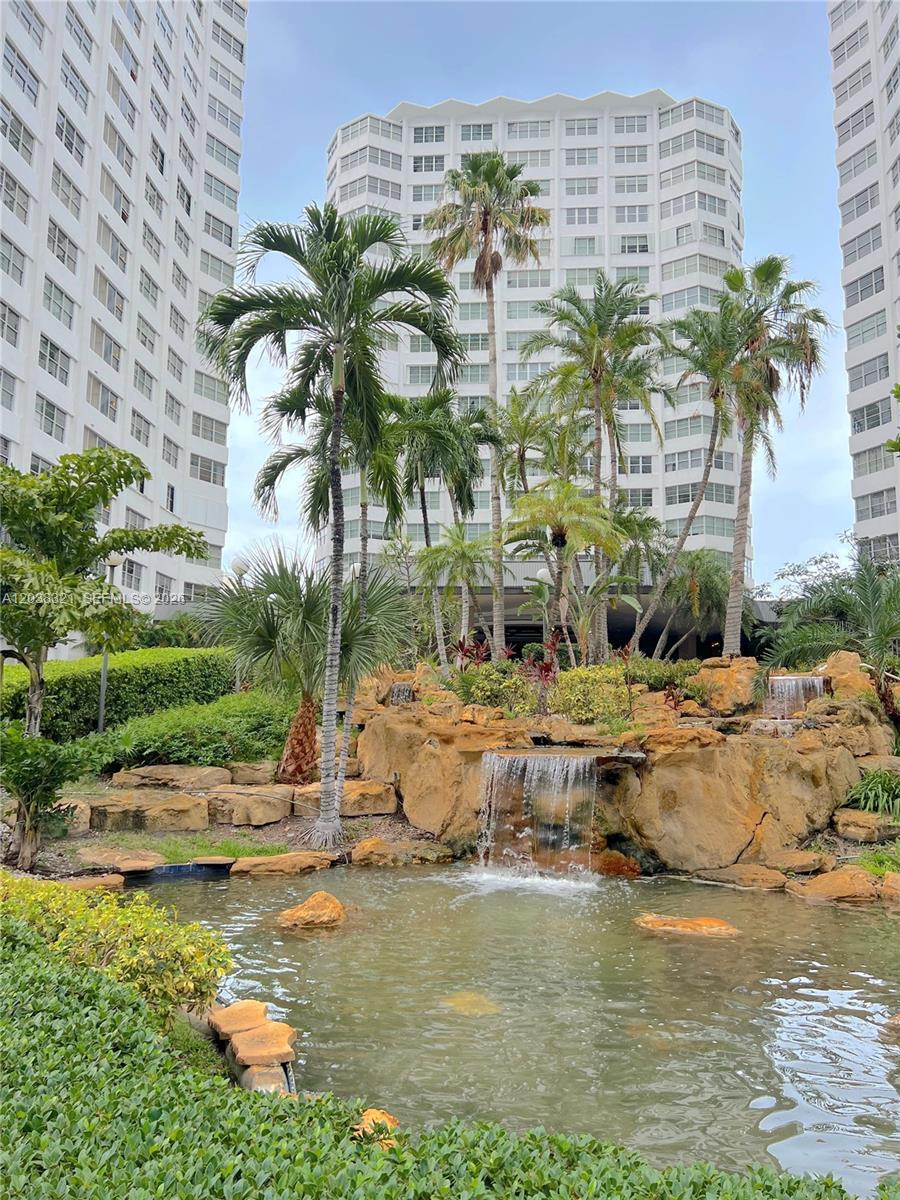 Building Photo - 801 Brickell Bay Dr