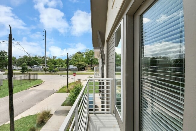 Building Photo - 1044 Homer St