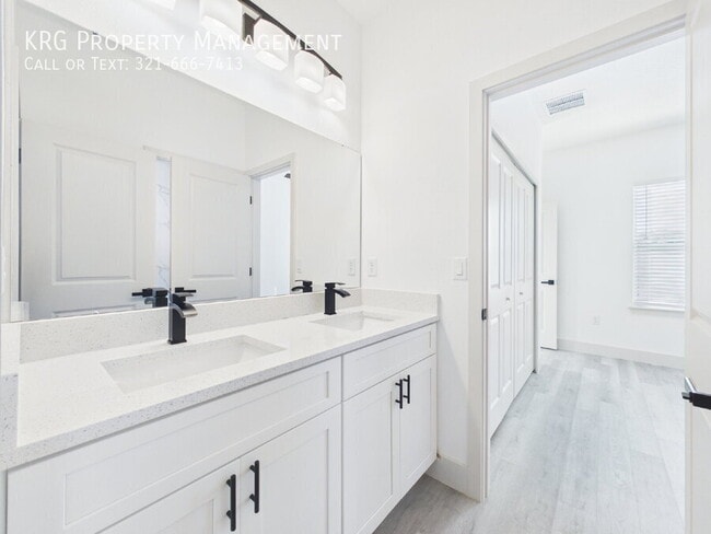 Building Photo - 16985 SW 40th Cir