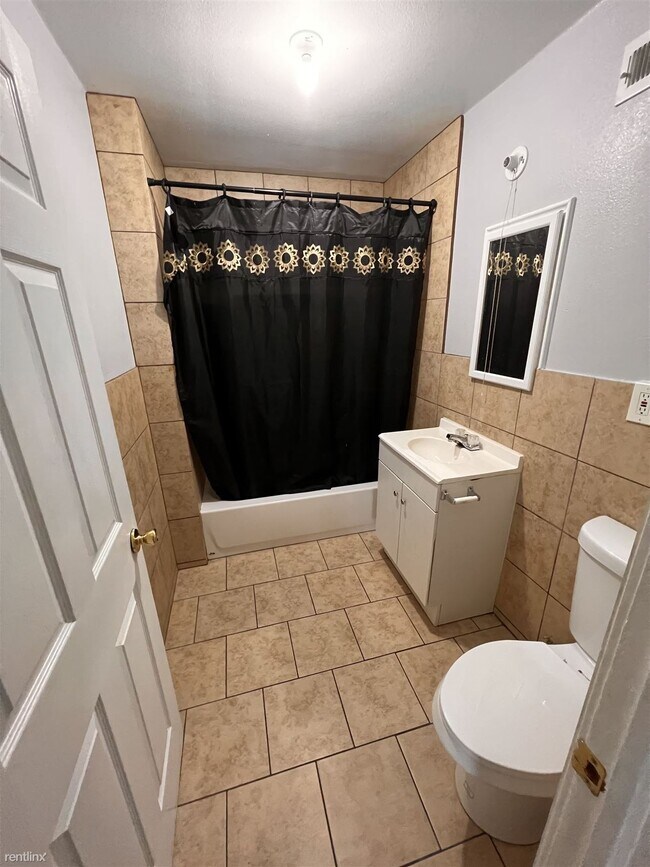 Building Photo - 2 br, 1 bath Duplex - 917 Gladstone St 917...