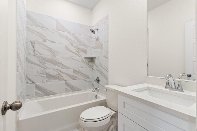 Building Photo - 6643 Escondido Dr