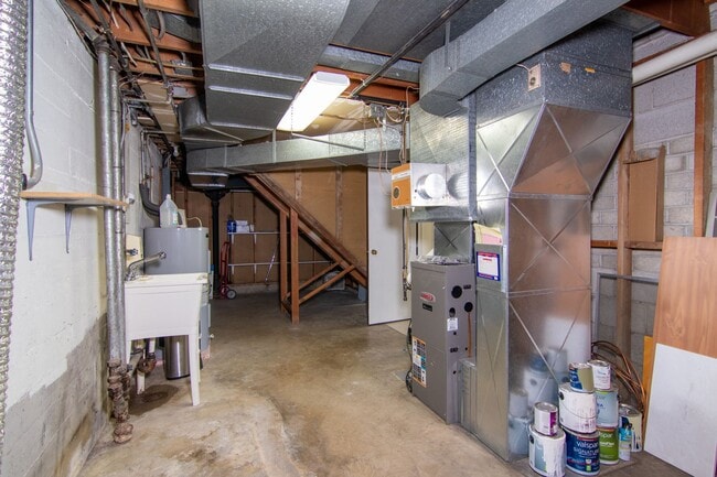 Building Photo - ***MOVE IN SPECIAL 1/2 OFF FIRST FULL MONTH'S RENT***  3 Bed 1.5 Bath Home in Shadle neighborhood...