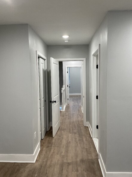 Building Photo - 1837 E Sergeant St