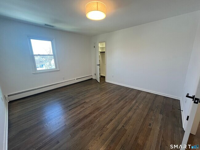 Building Photo - 34 Keith St