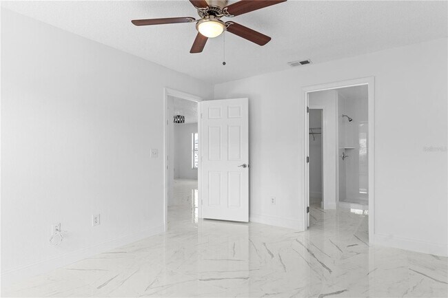 Building Photo - 421 Rollins Dr