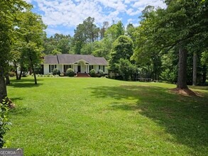 Building Photo - 15 Falcon Dr